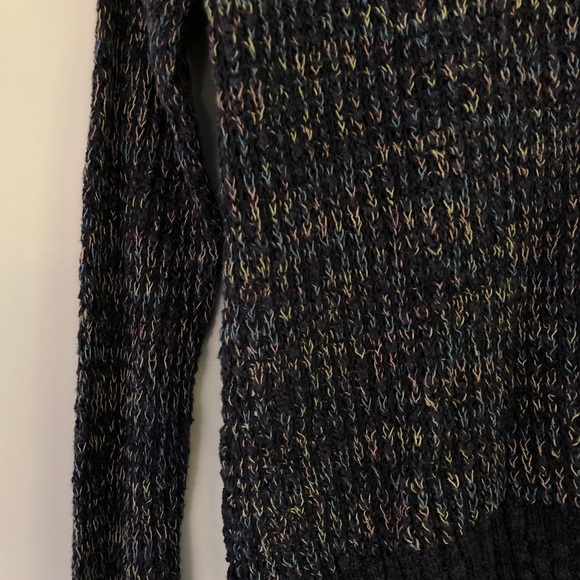 Crochet back sweater - Picture 3 of 4